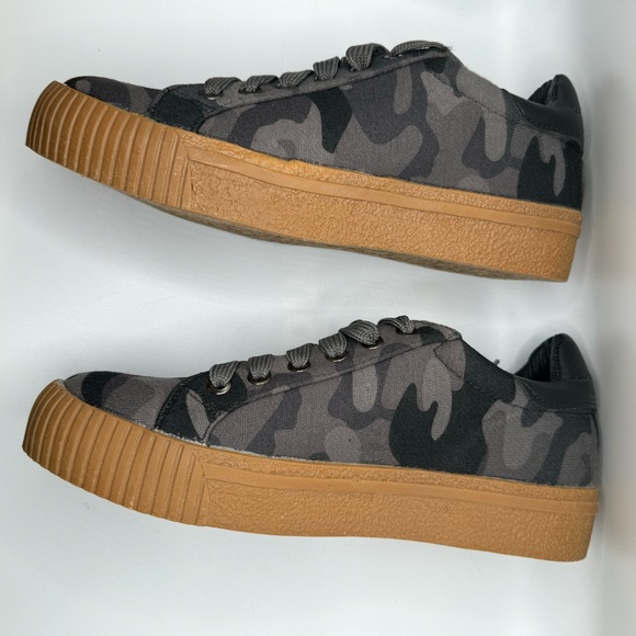 Vintage Havana Limited Printed Sneakers - Picture 7 of 8